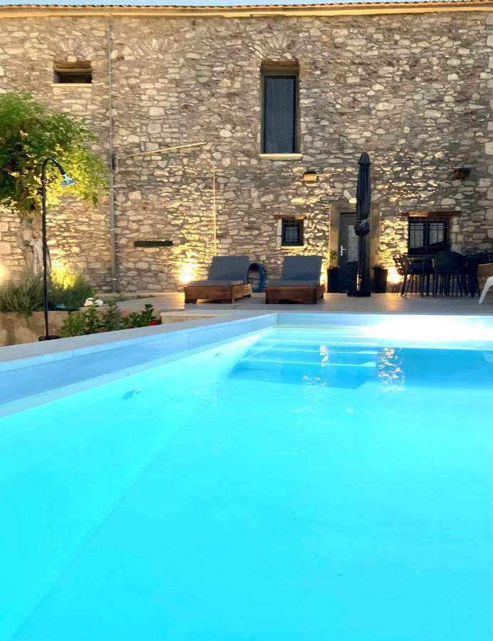 The Backyard Villa Eva